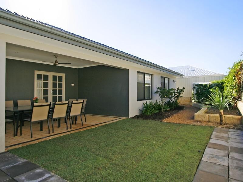 10 Hillsdale Rise, Darch WA 6065