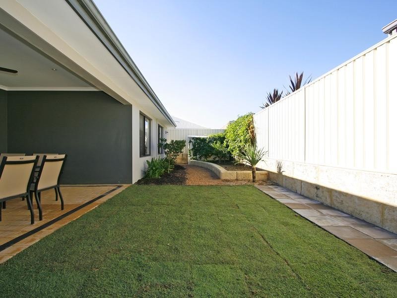 10 Hillsdale Rise, Darch WA 6065