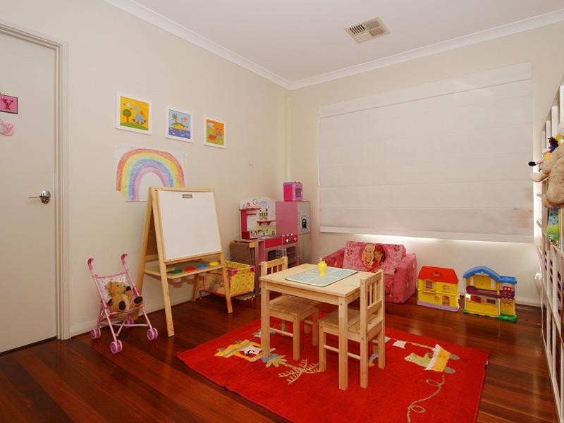 10 Hillsdale Rise, Darch WA 6065