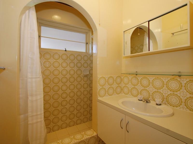 2 Babington Crescent, Bayswater WA 6053