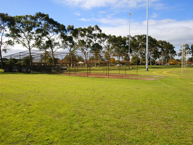 2 Babington Crescent, Bayswater WA 6053