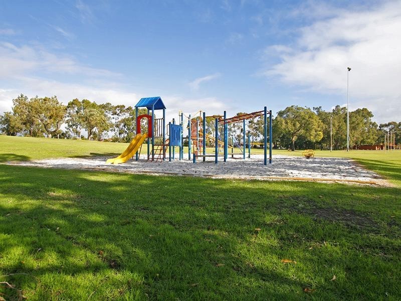 2 Babington Crescent, Bayswater WA 6053