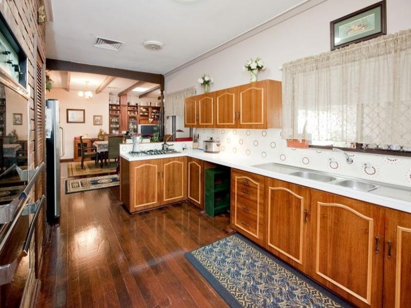 10 Widgee Road, Dianella WA 6059