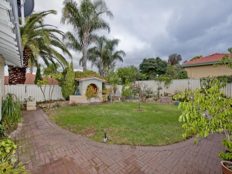 10 Widgee Road, Dianella WA 6059