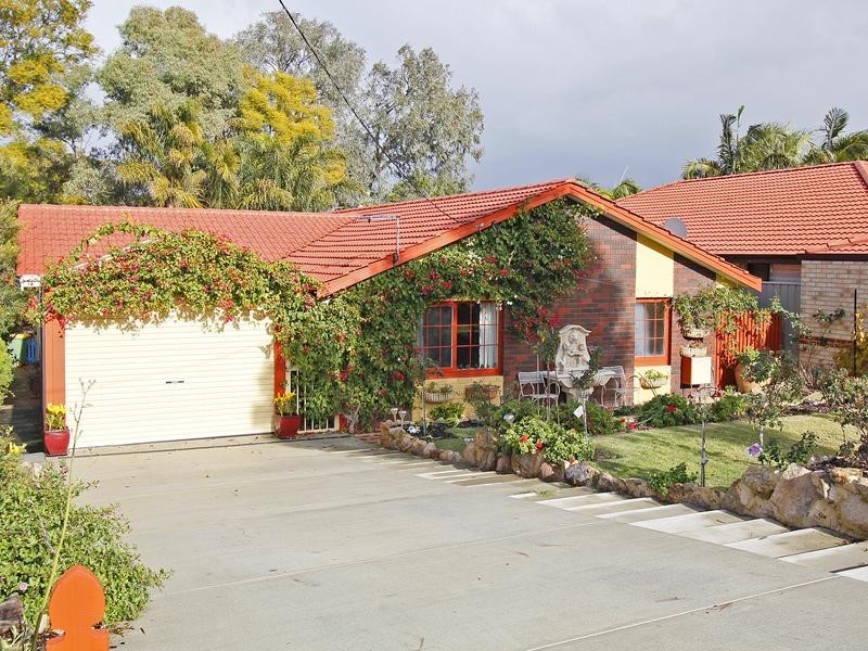 6 Sanderson Street, Embleton WA 6062