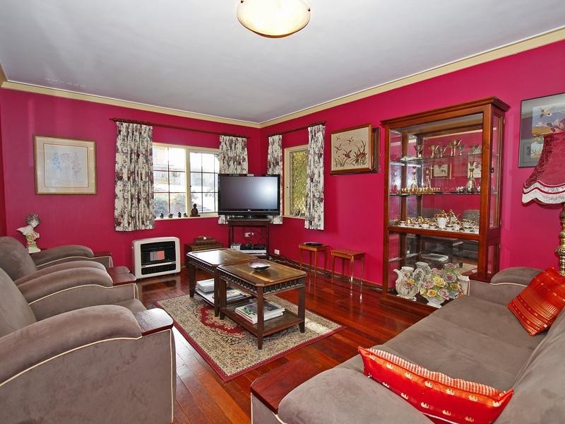 6 Sanderson Street, Embleton WA 6062