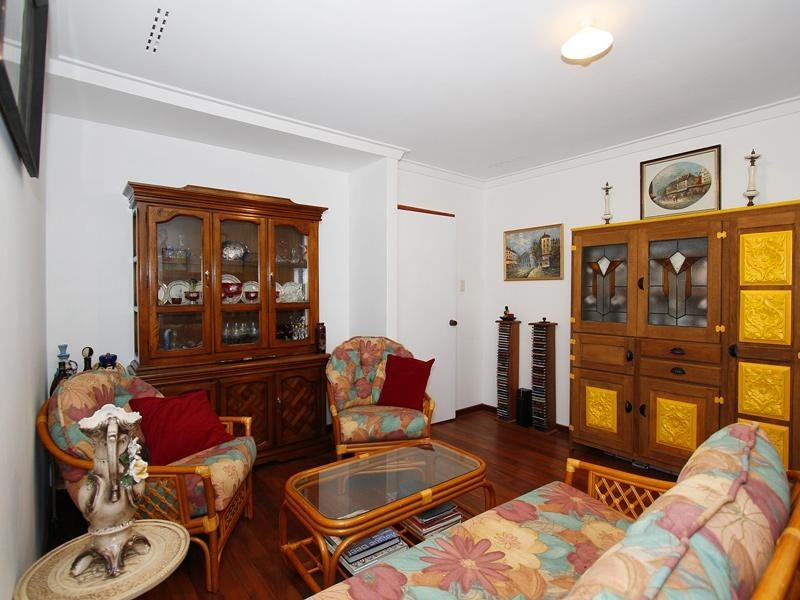 6 Sanderson Street, Embleton WA 6062