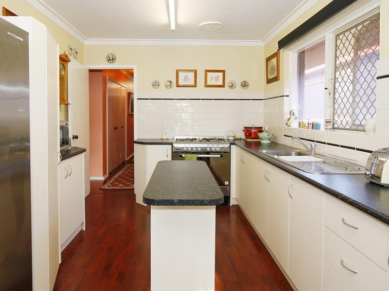 6 Sanderson Street, Embleton WA 6062