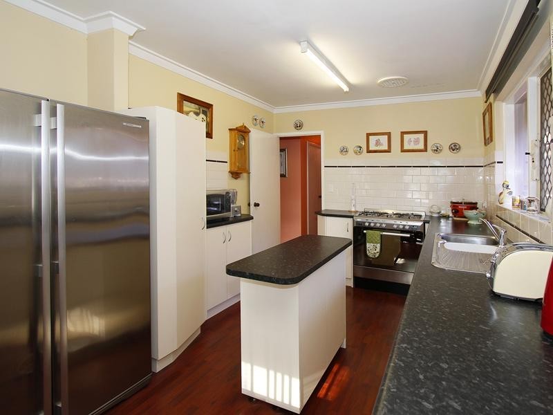 6 Sanderson Street, Embleton WA 6062