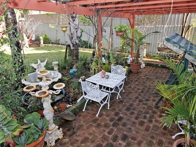 6 Sanderson Street, Embleton WA 6062