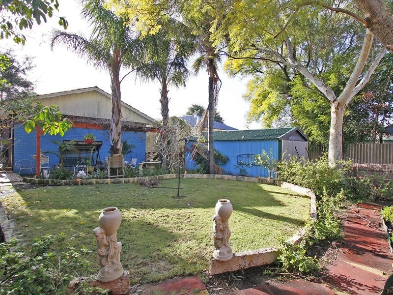 6 Sanderson Street, Embleton WA 6062