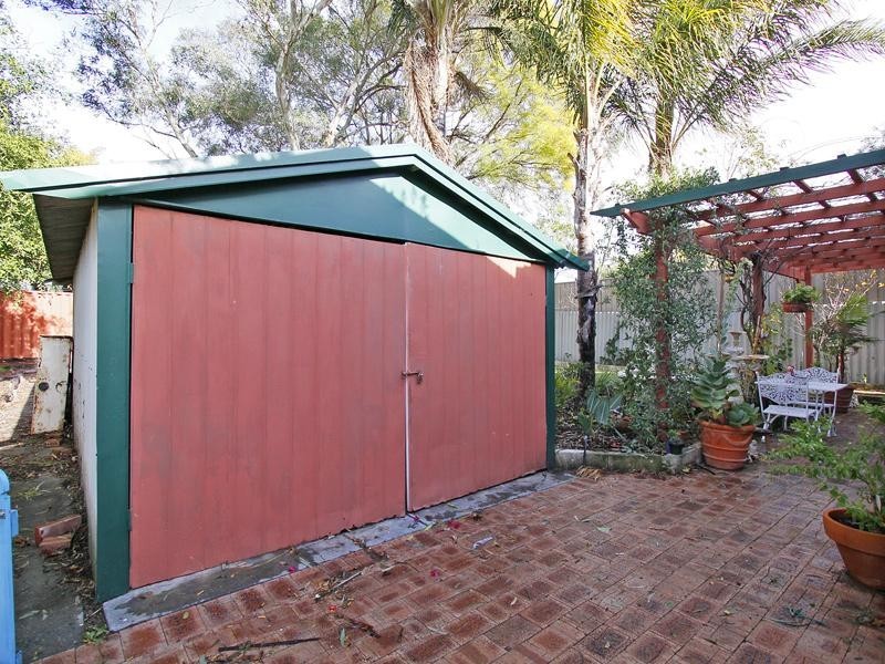 6 Sanderson Street, Embleton WA 6062