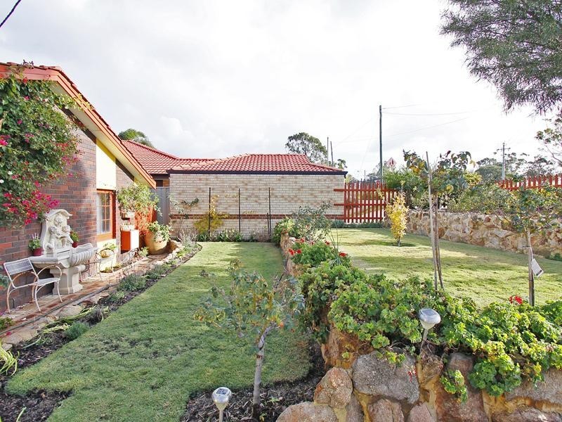 6 Sanderson Street, Embleton WA 6062