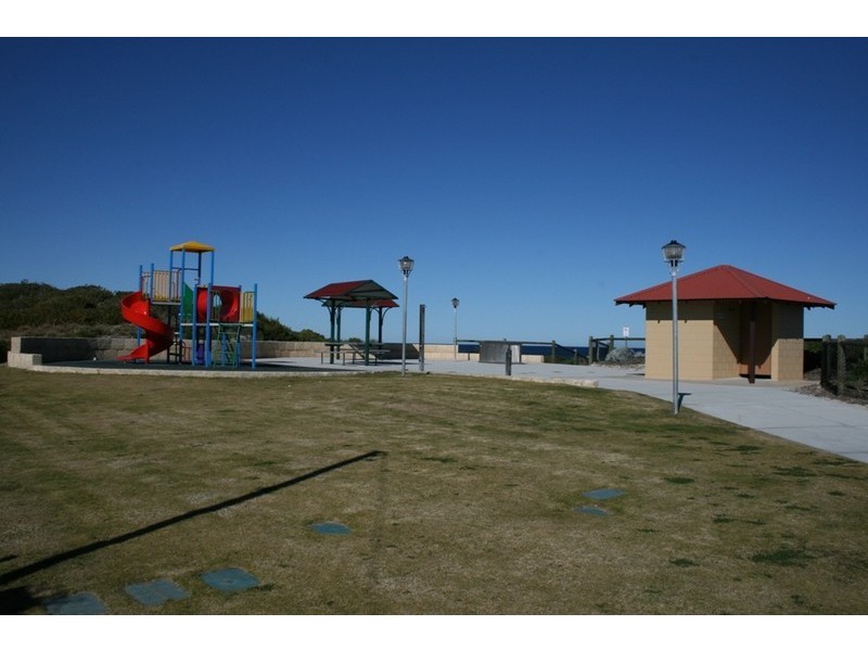 12 Whitfield Drive, Two Rocks WA 6037