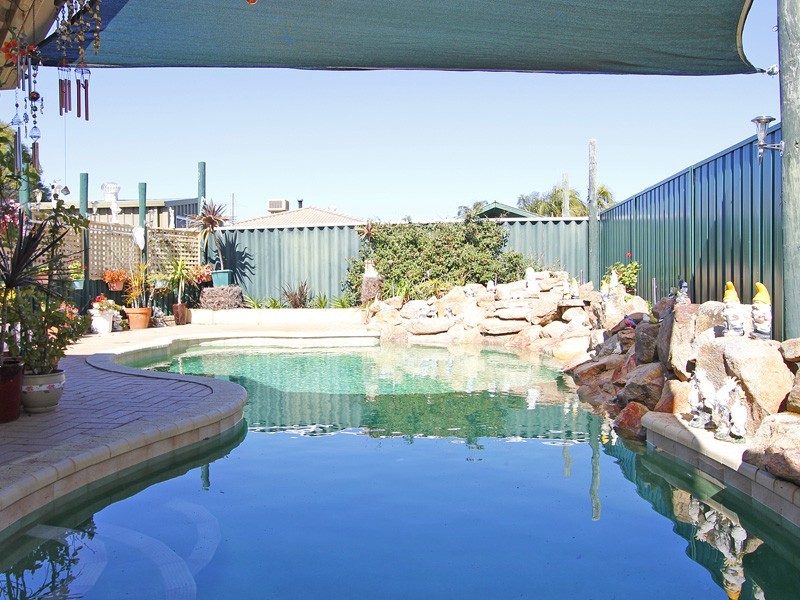 10 Macaw Gardens, Ballajura WA 6066