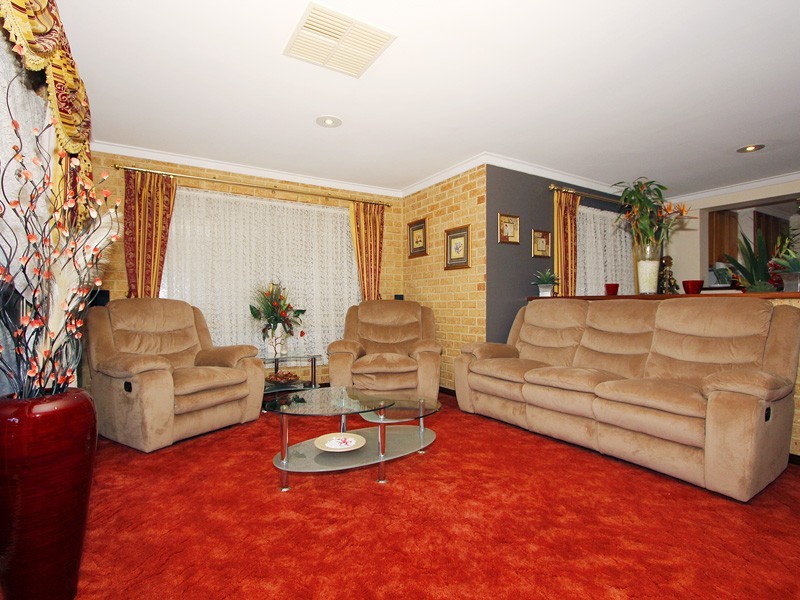 10 Macaw Gardens, Ballajura WA 6066