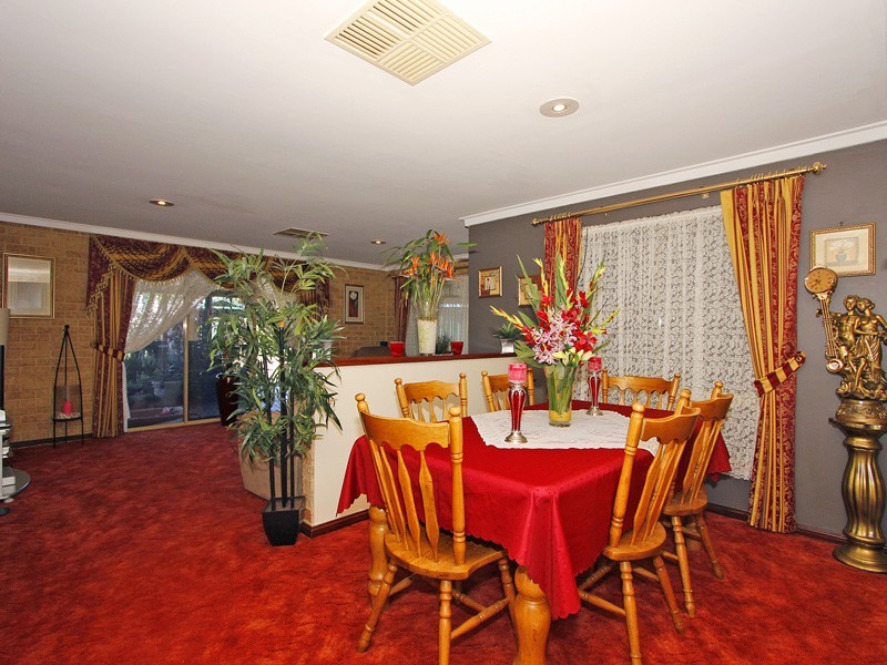 10 Macaw Gardens, Ballajura WA 6066