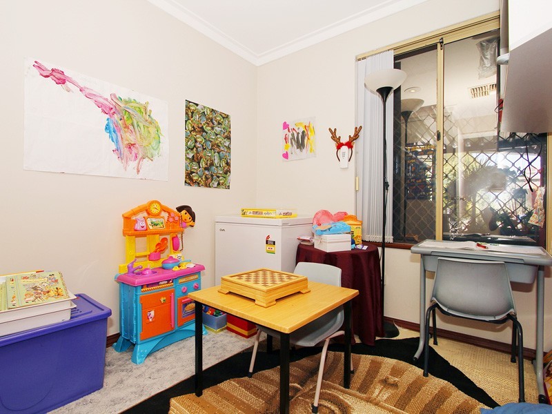 10 Macaw Gardens, Ballajura WA 6066