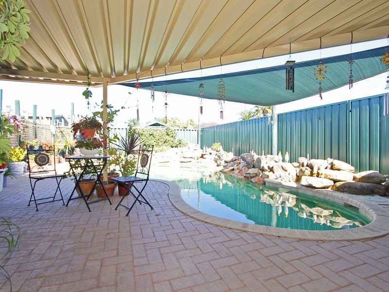 10 Macaw Gardens, Ballajura WA 6066