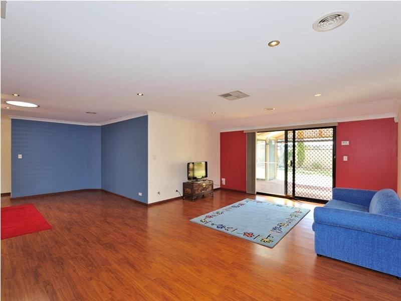 6 Tallow Way, Beechboro WA 6063