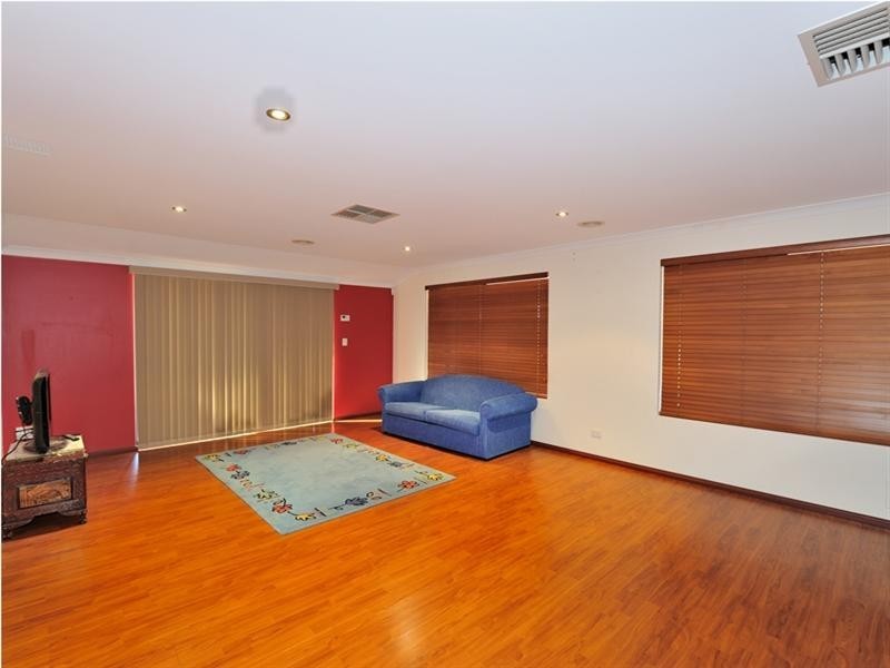 6 Tallow Way, Beechboro WA 6063