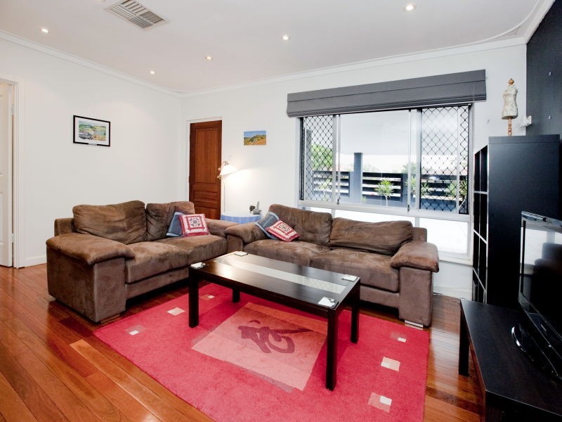 58 Broadway, Embleton WA 6062