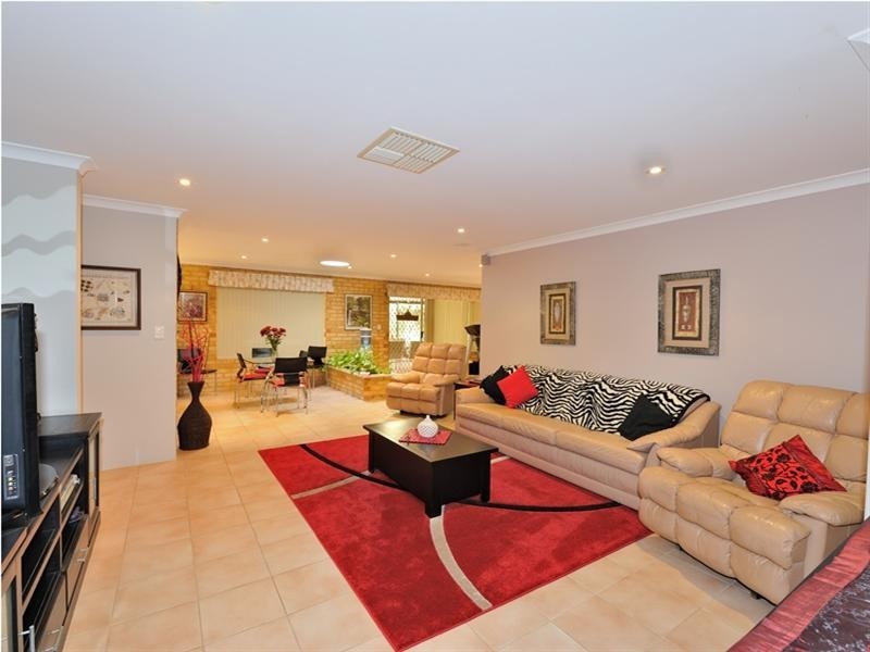 12 Silkwood Way, Beechboro WA 6063