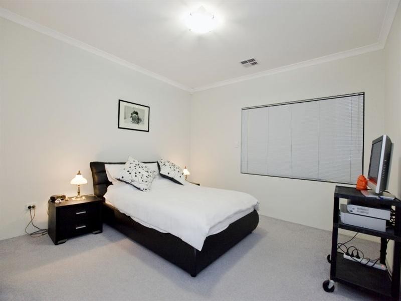 17c Woodchester Road, Nollamara WA 6061