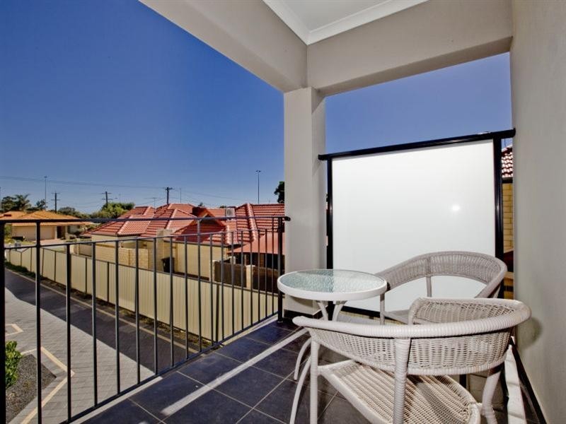 17c Woodchester Road, Nollamara WA 6061