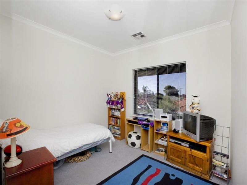 17c Woodchester Road, Nollamara WA 6061