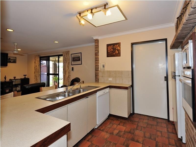 33 Celina Crescent, Kingsley WA 6026