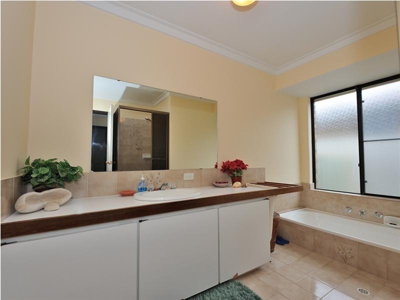 33 Celina Crescent, Kingsley WA 6026