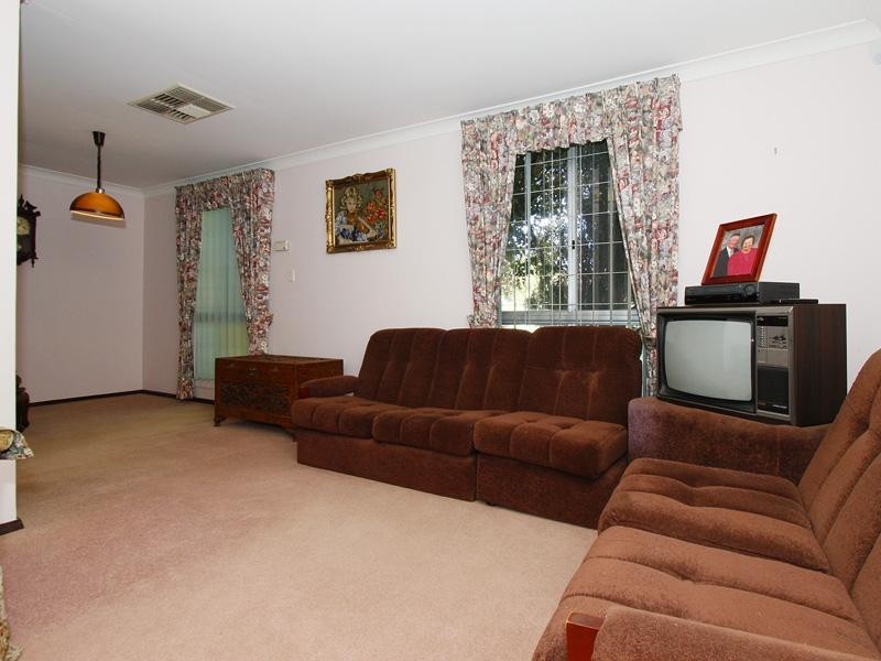 5 Barlee Way, Beechboro WA 6063