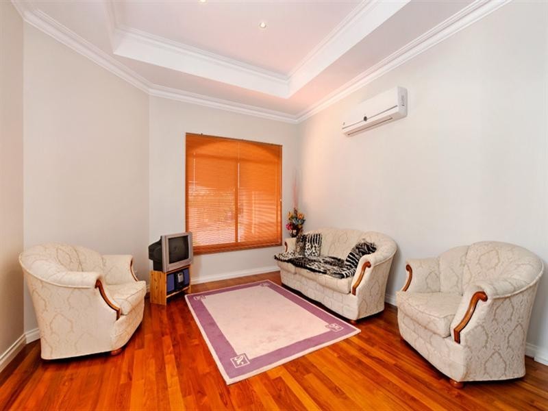 10 Kokoda Boulevard, Dianella WA 6059