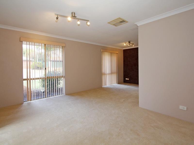 18 Woodleigh Gardens, Ballajura WA 6066