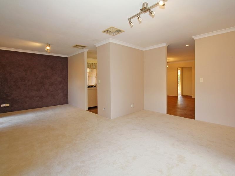 18 Woodleigh Gardens, Ballajura WA 6066
