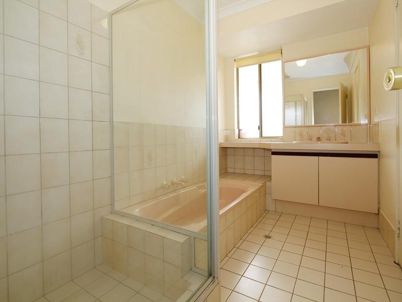 18 Woodleigh Gardens, Ballajura WA 6066