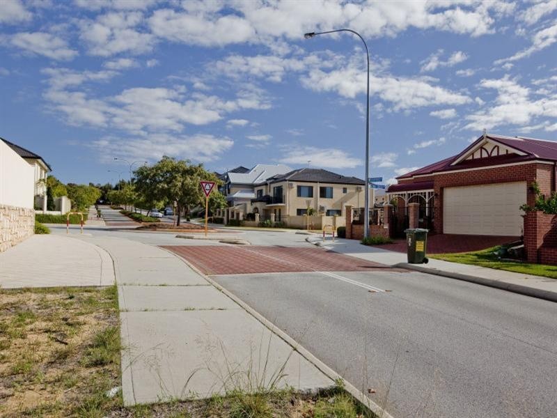 17 Cherrywood Avenue, Dianella WA 6059