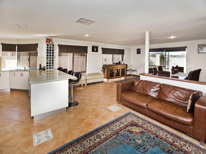 31 Whimbrel Parade, Beechboro WA 6063