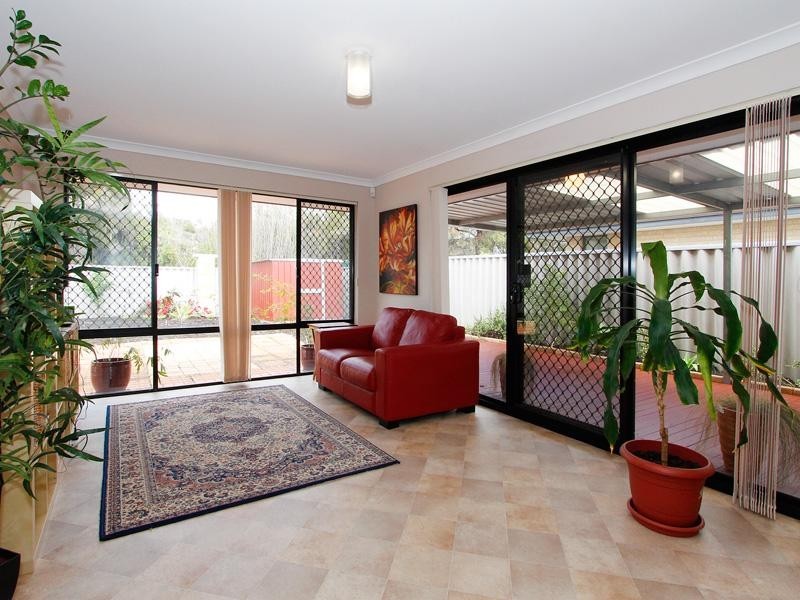 33 Hillwater Prom, Beechboro WA 6063