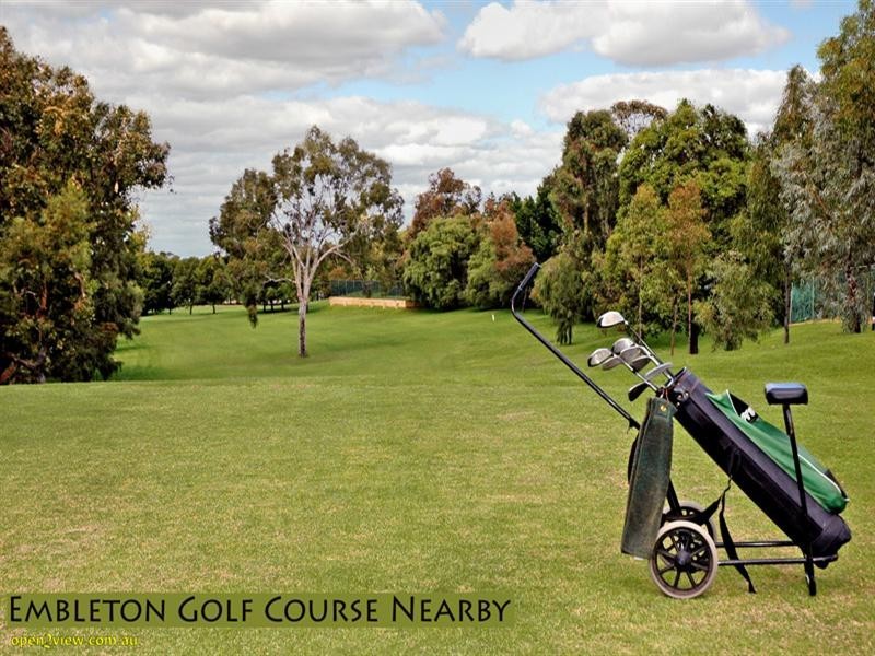 32 Wade Street, Embleton WA 6062