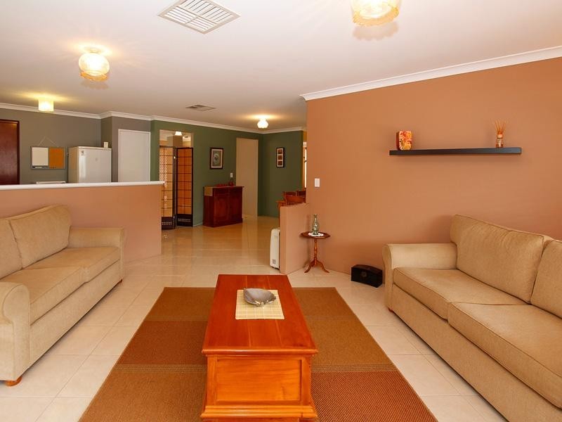 10 Cockatoo Chase, Beechboro WA 6063