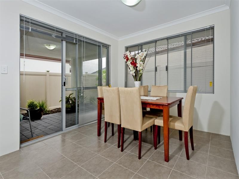 6/24 Larwood Crescent, High Wycombe WA 6057