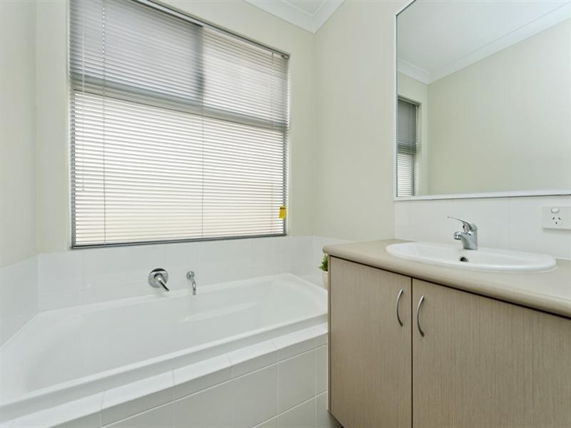 6/24 Larwood Crescent, High Wycombe WA 6057