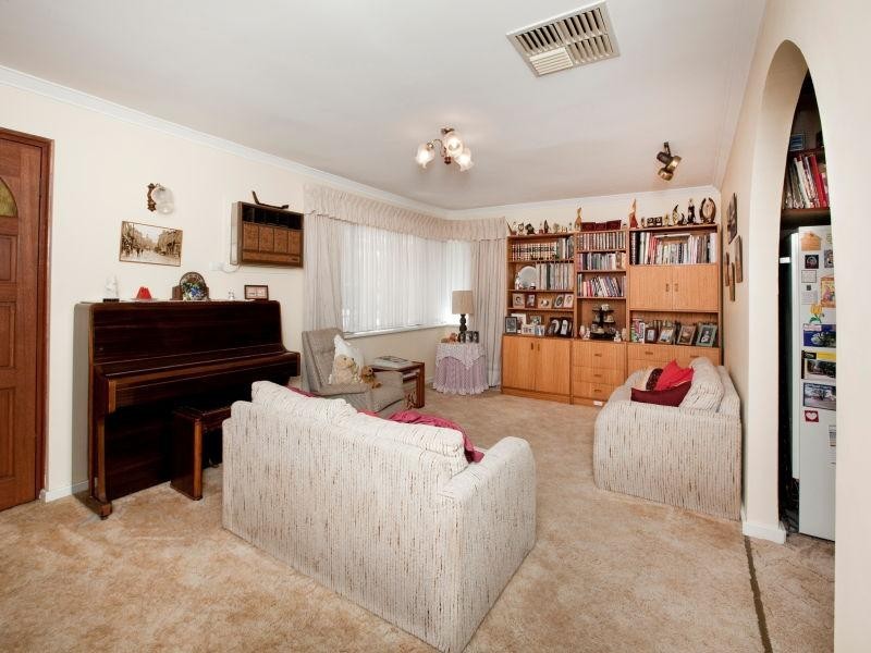 32 Holmwood Way, Embleton WA 6062