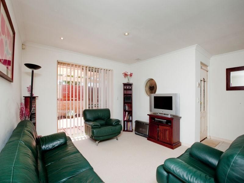 2/21 Quondong Street, Nollamara WA 6061