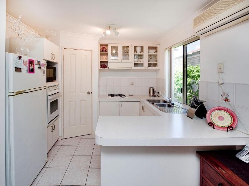 2/21 Quondong Street, Nollamara WA 6061