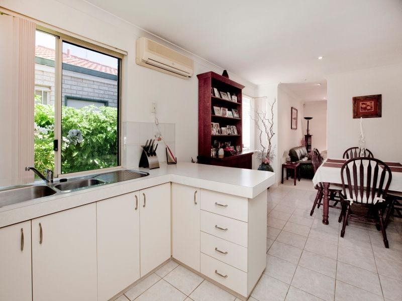 2/21 Quondong Street, Nollamara WA 6061