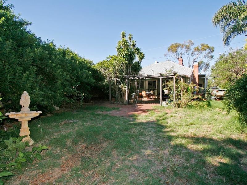 254 Belgravia Street, Cloverdale WA 6105