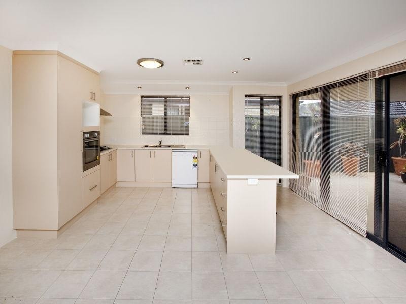 4 Delaney Road, Aveley WA 6069